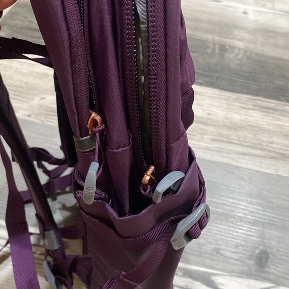 The North Face Recon Backpack Blackberry Rose Gold - Picture 9 of 10